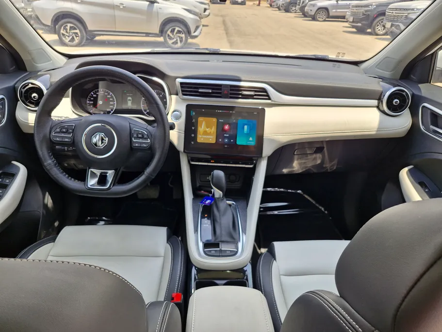 2025 MG ZS LUX 