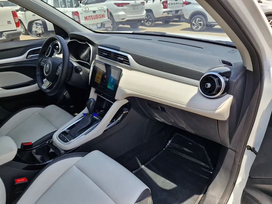 2025 MG ZS LUX 
