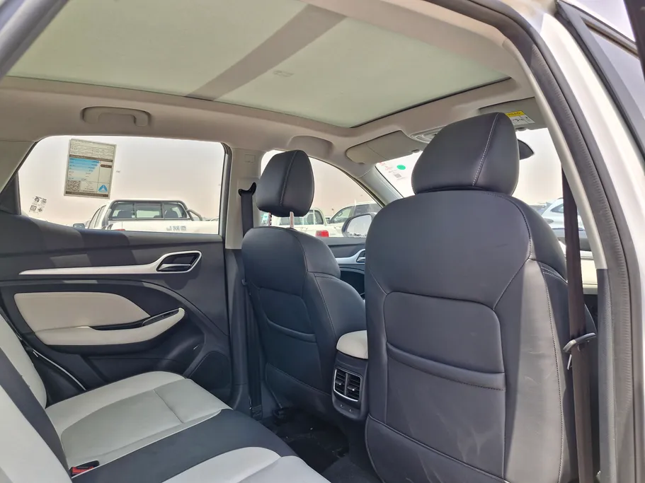2025 MG ZS LUX 