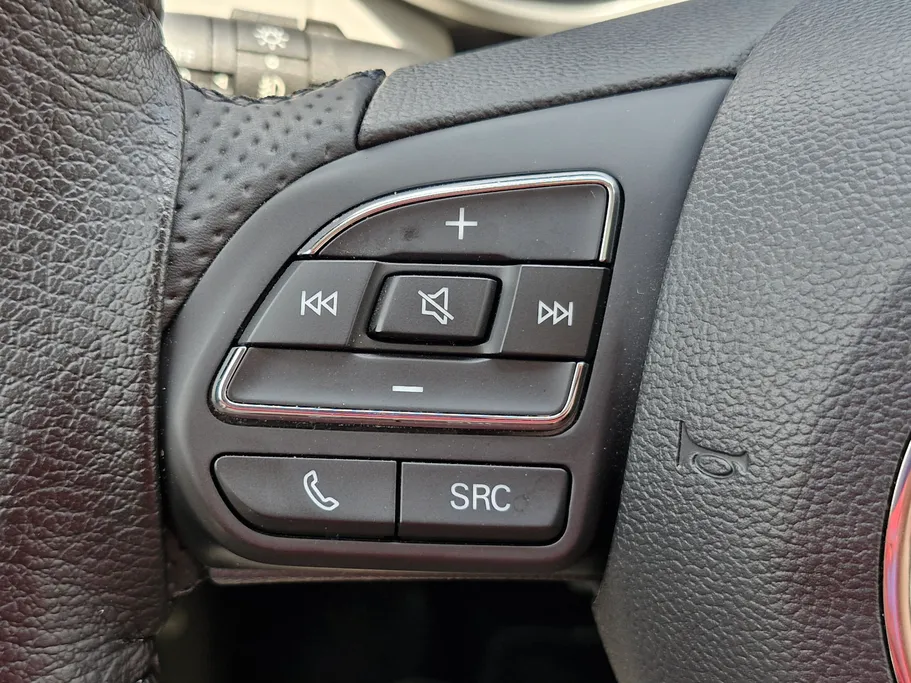 2025 MG ZS LUX 