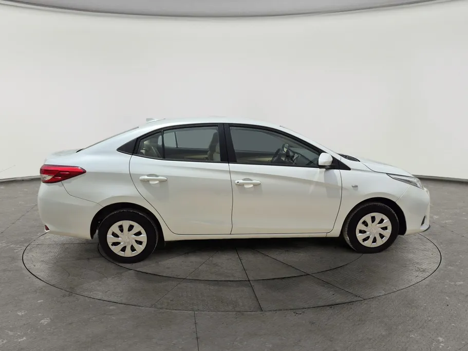 2022 Toyota Yaris  Y 
