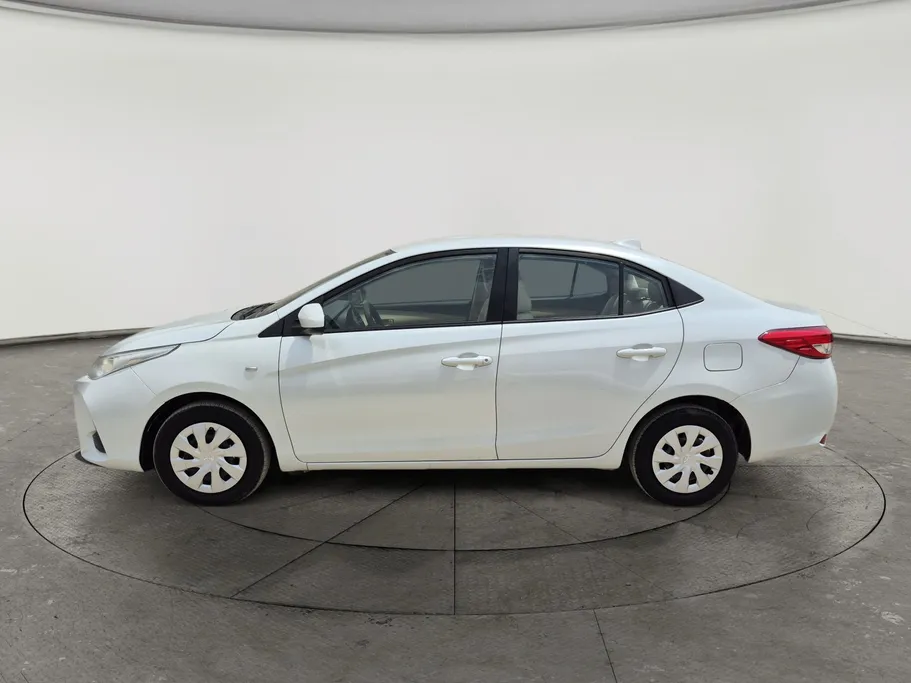 2022 Toyota Yaris  Y 