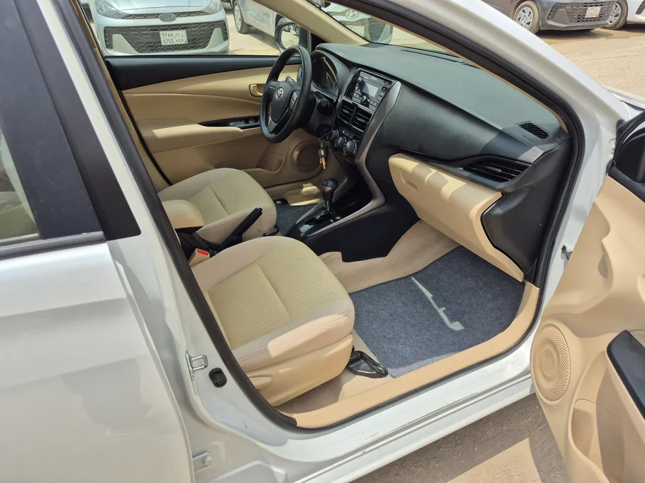 2022 Toyota Yaris  Y 