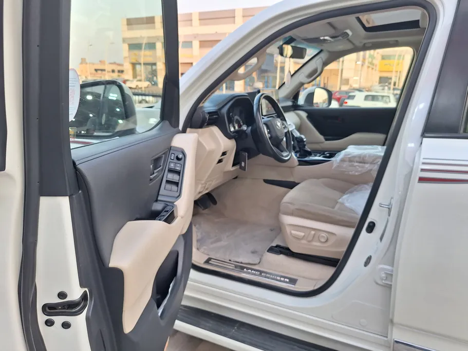 2022 Toyota Land Cruiser GXR 