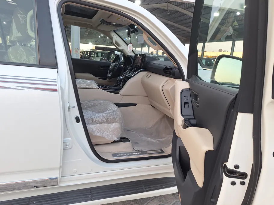 2022 Toyota Land Cruiser GXR 