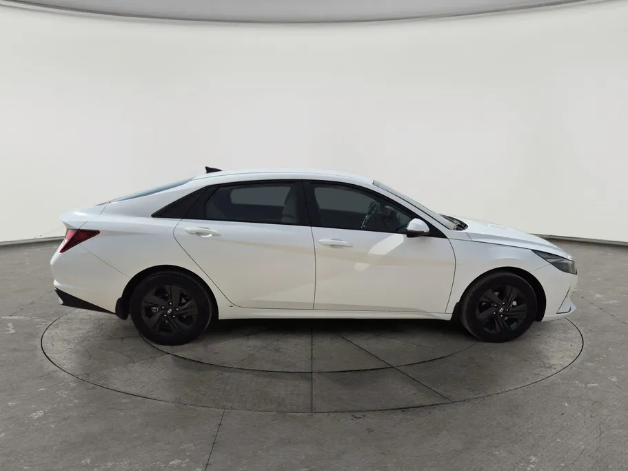 2023 Hyundai Elantra Smart 