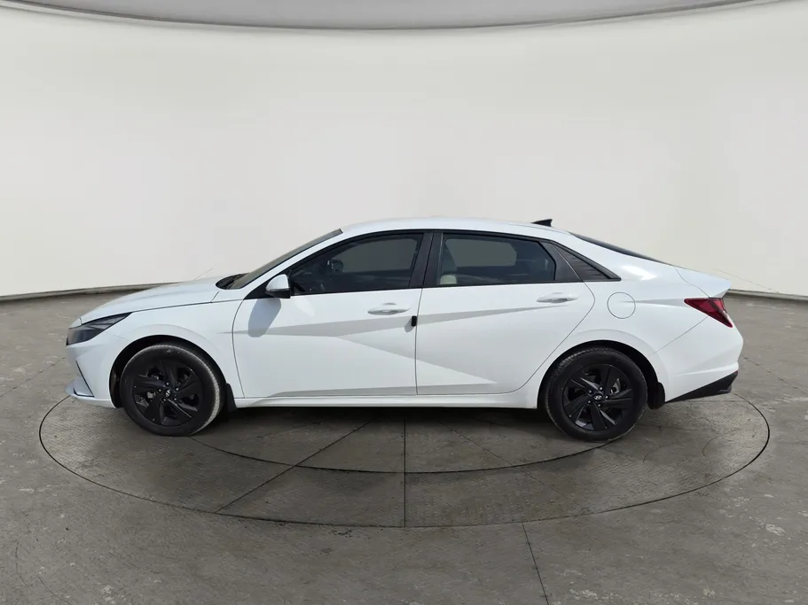 2023 Hyundai Elantra Smart 