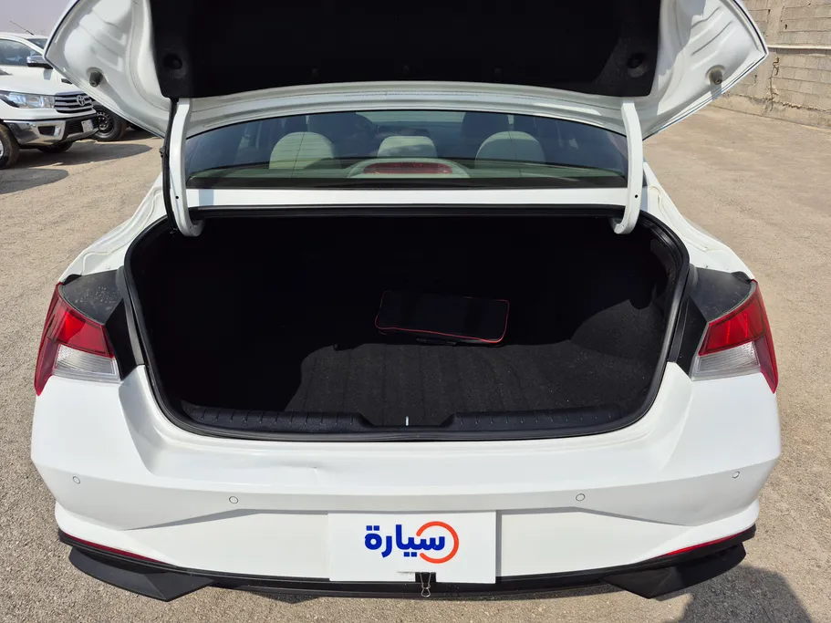 2023 Hyundai Elantra Smart 
