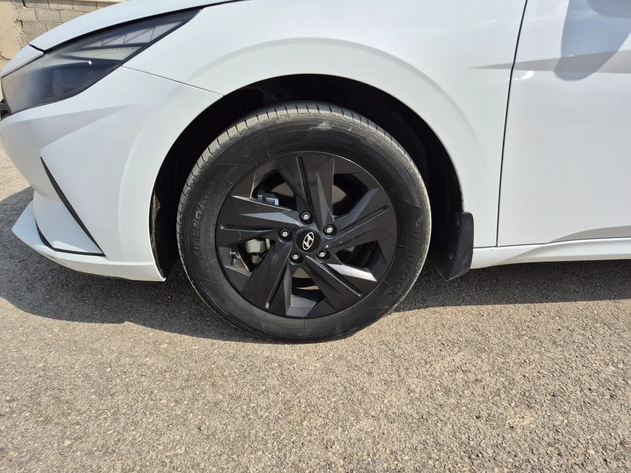 2023 Hyundai Elantra Smart 
