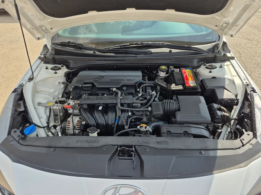 2023 Hyundai Elantra Smart 