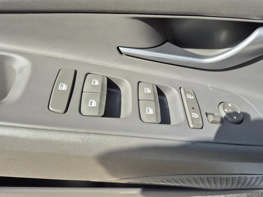 2023 Hyundai Elantra Smart 