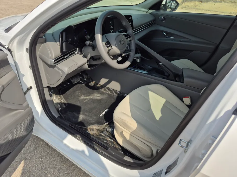 2023 Hyundai Elantra Smart 