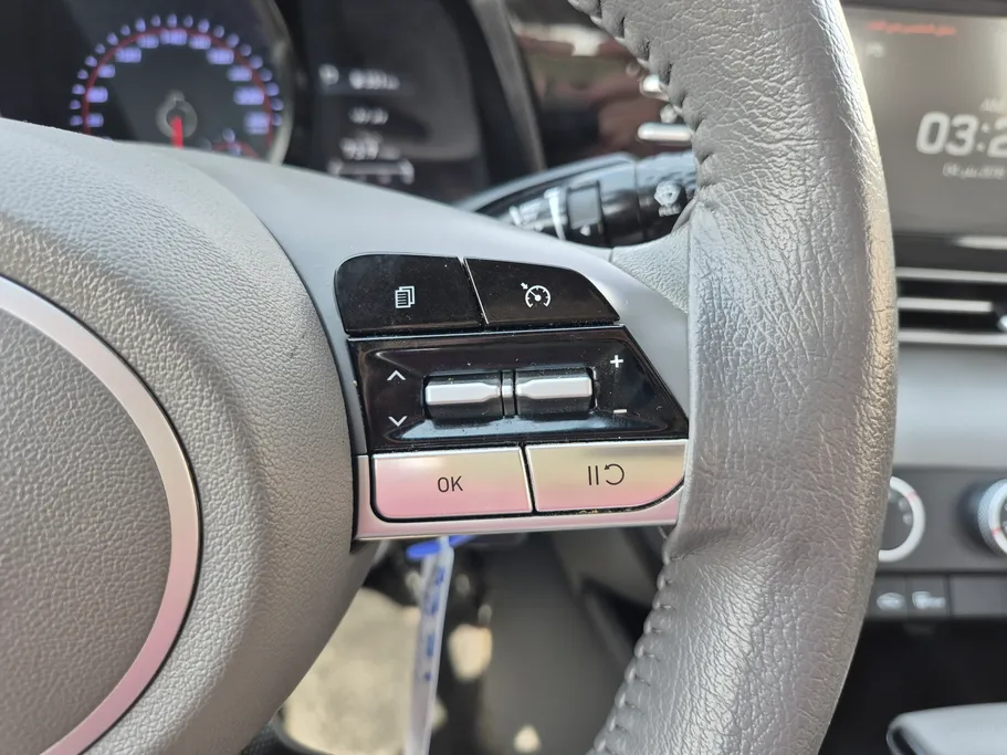 2023 Hyundai Elantra Smart 