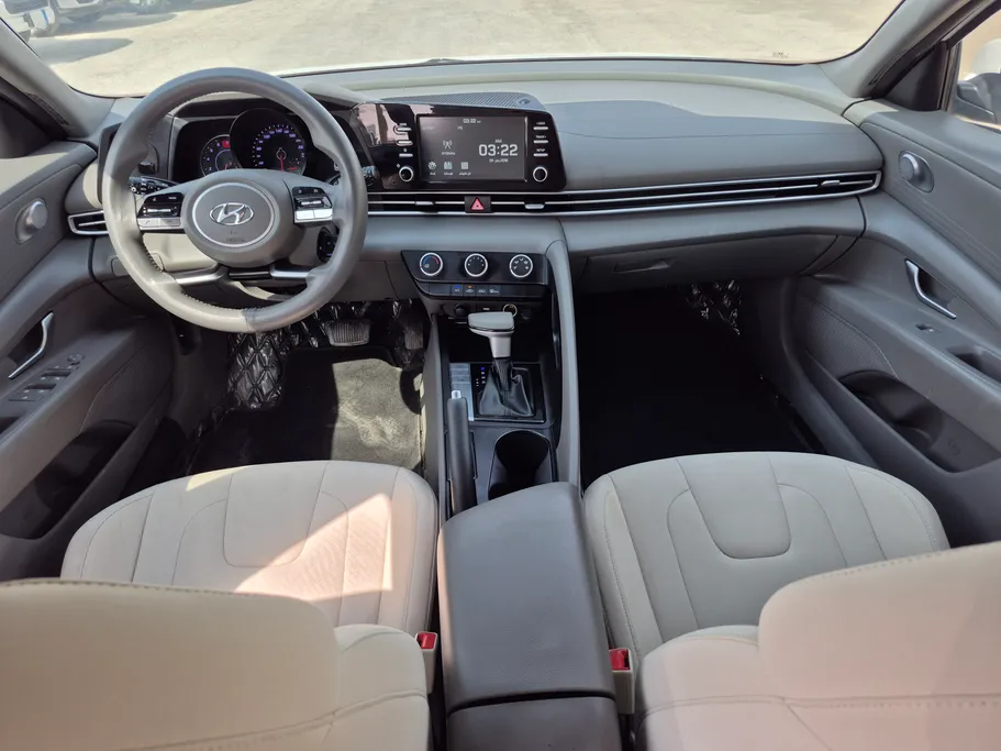 2023 Hyundai Elantra Smart 