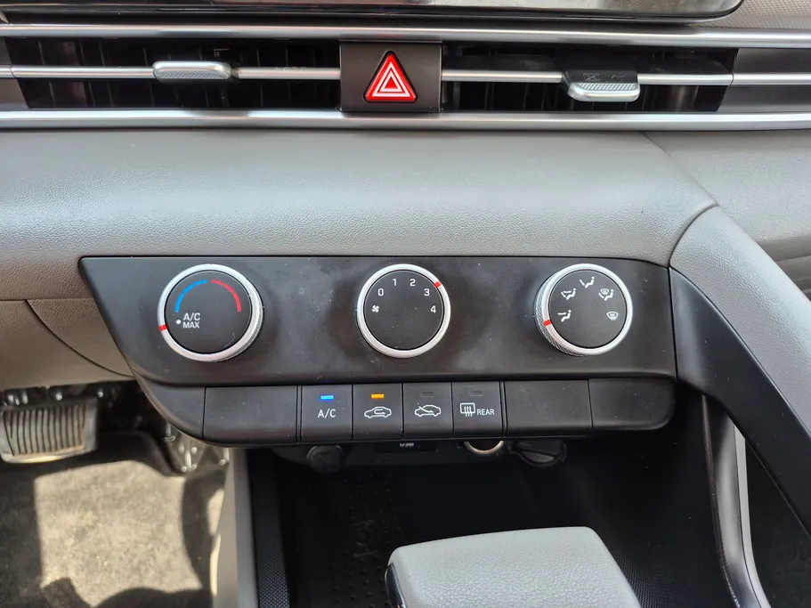 2023 Hyundai Elantra Smart 