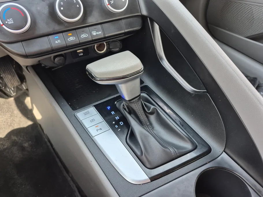 2023 Hyundai Elantra Smart 