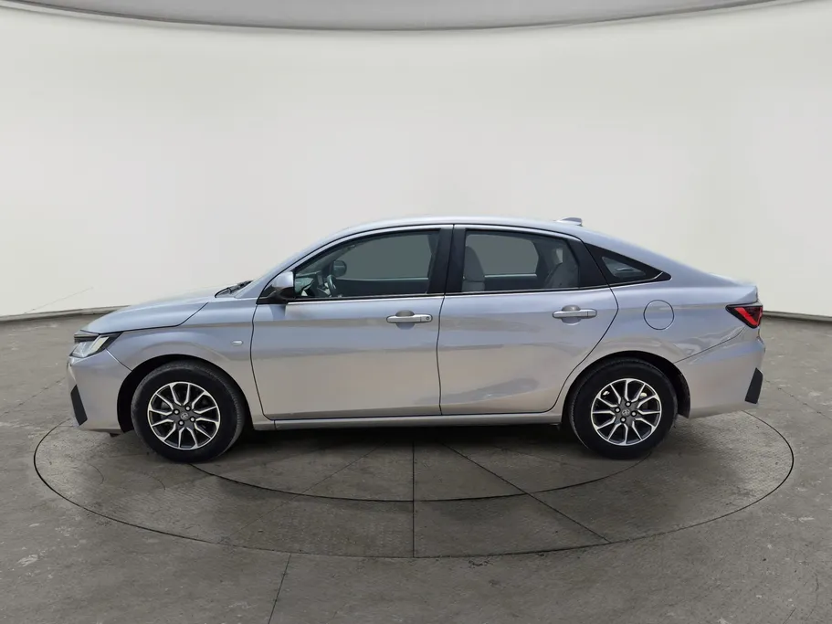 2024 Toyota Yaris  Y 