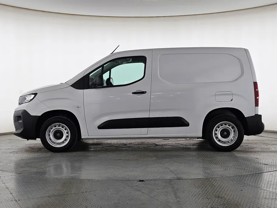 2025 بيجو Partner Short van 