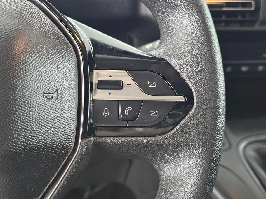 2025 بيجو Partner Short van 