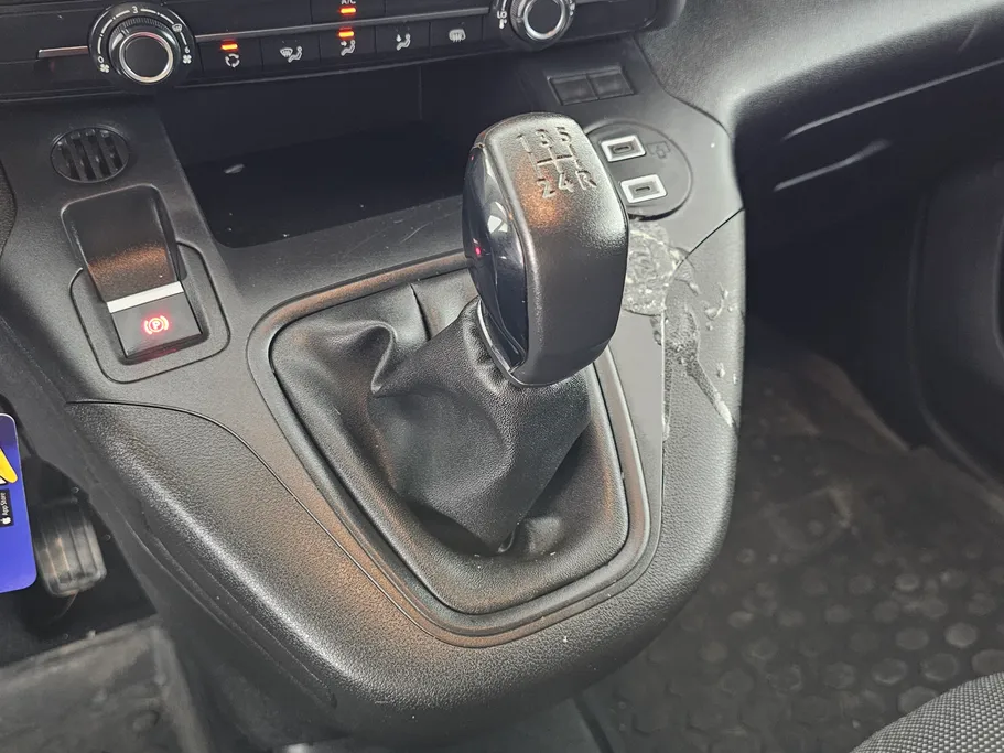 2025 بيجو Partner Short van 