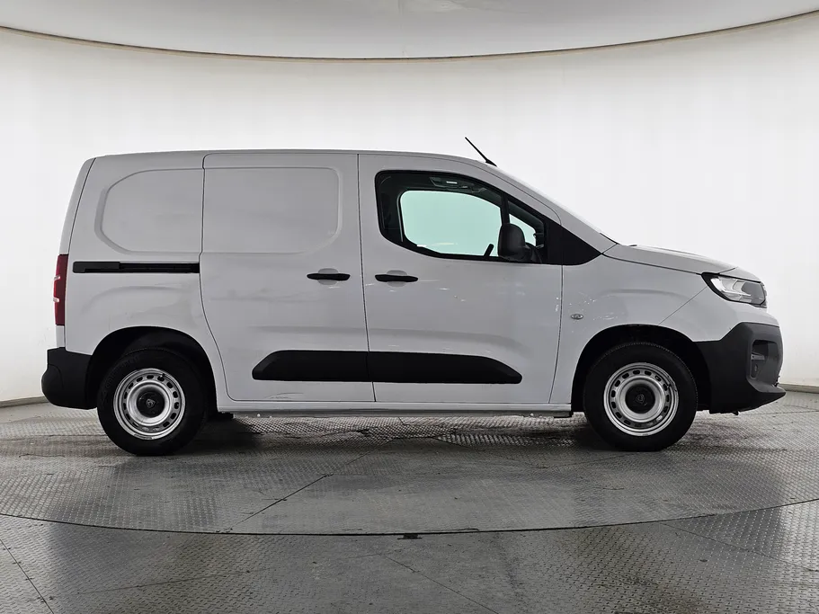 2025 بيجو Partner Short van 