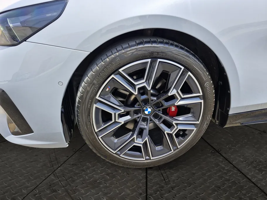2024 BMW 5 Series 520i 