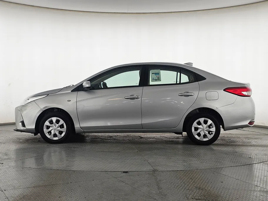 2022 Toyota Yaris  Y 