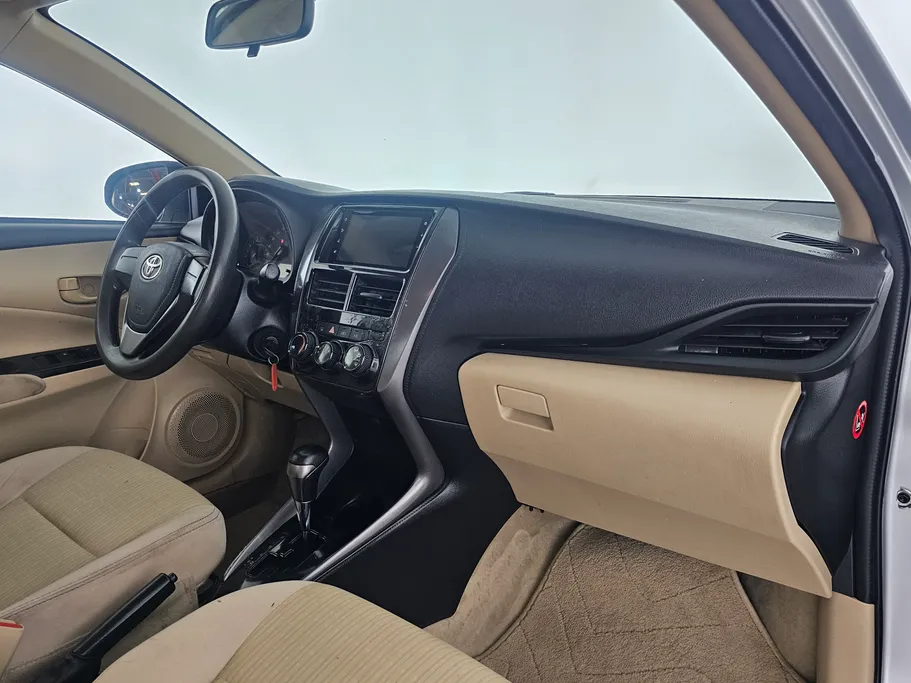 2022 Toyota Yaris  Y 