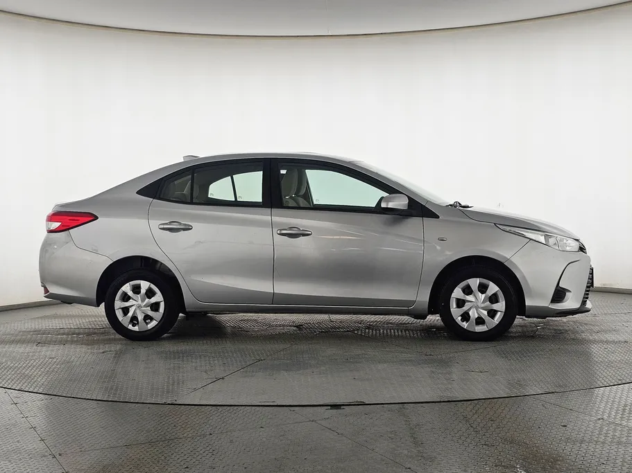 2022 Toyota Yaris  Y 