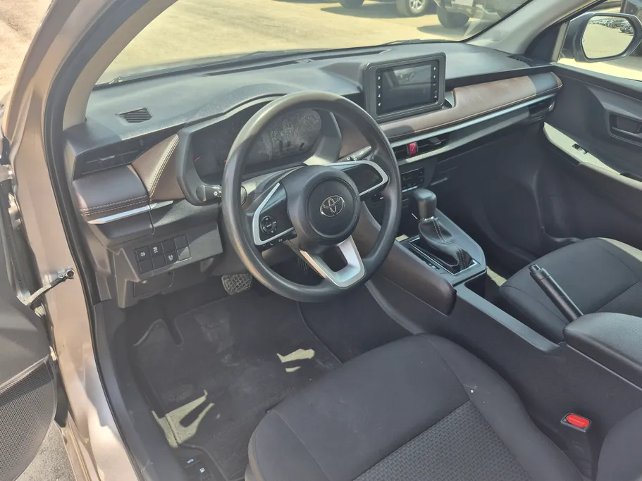 2024 Toyota Yaris  Y 
