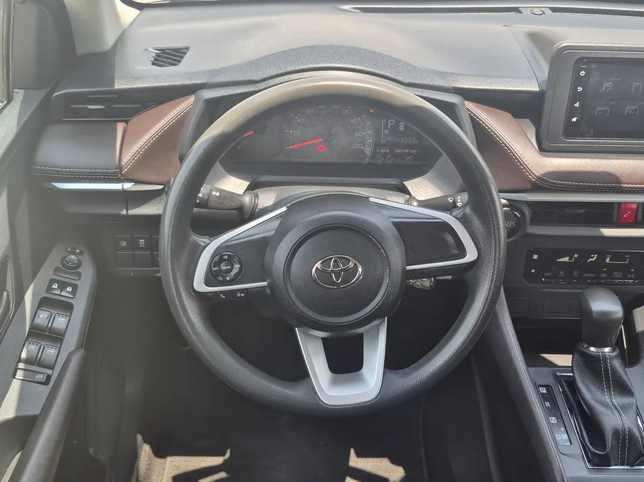 2024 Toyota Yaris  Y 