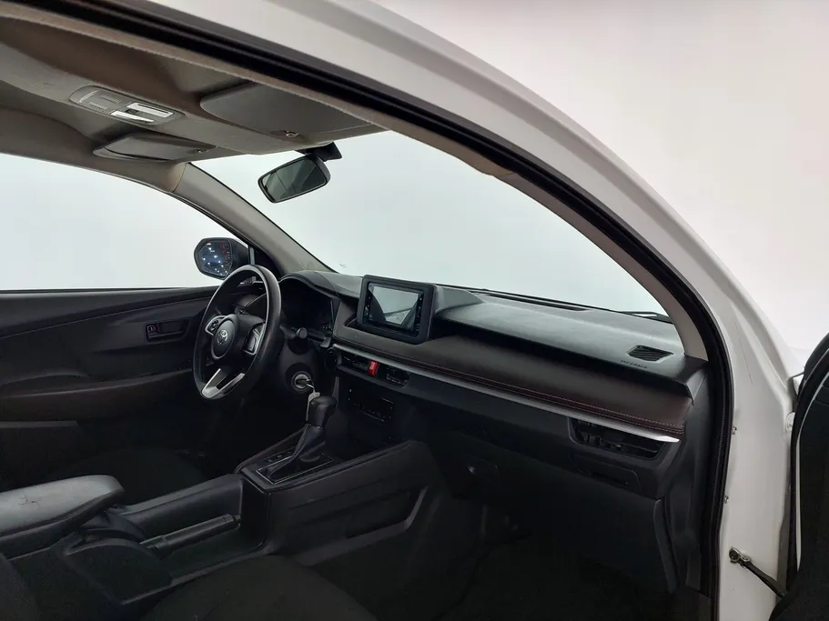 2023 Toyota Yaris  Y 