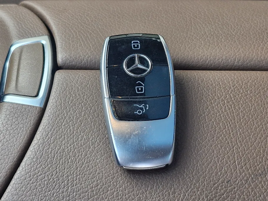 2022 Mercedes E 300 