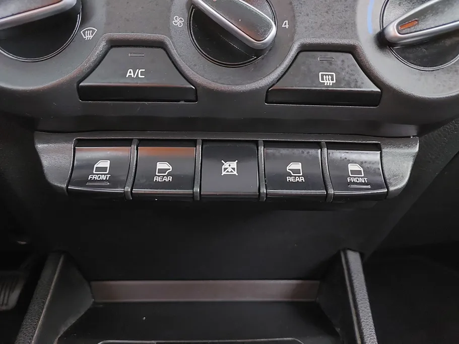 2022 Kia Pegas LX 