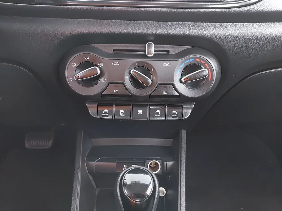 2022 Kia Pegas LX 