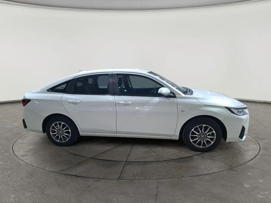 2023 Toyota Yaris  Y 