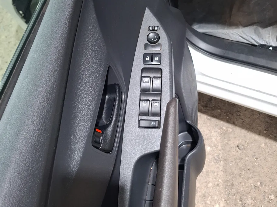 2023 Toyota Yaris  Y 