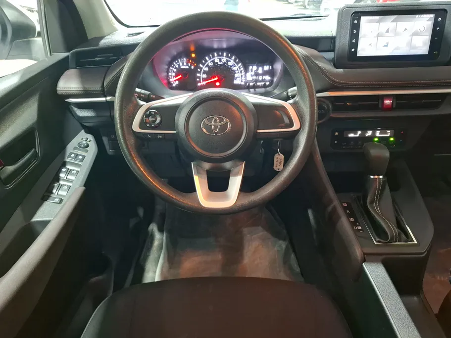 2023 Toyota Yaris  Y 