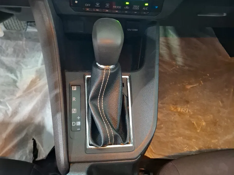 2023 Toyota Yaris  Y 