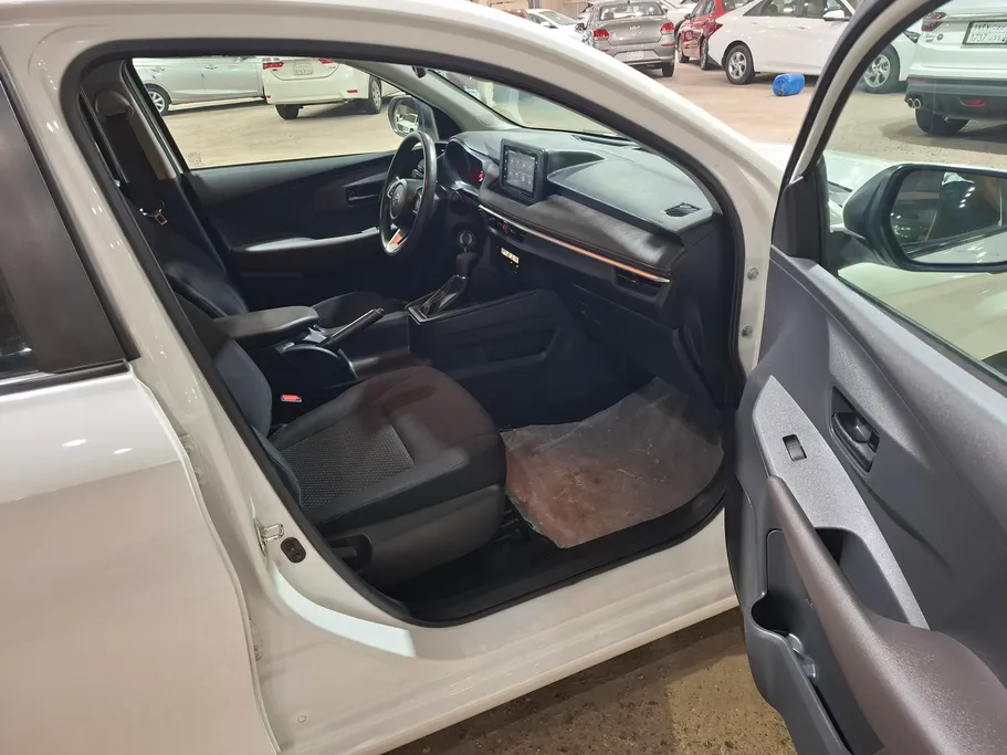 2023 Toyota Yaris  Y 