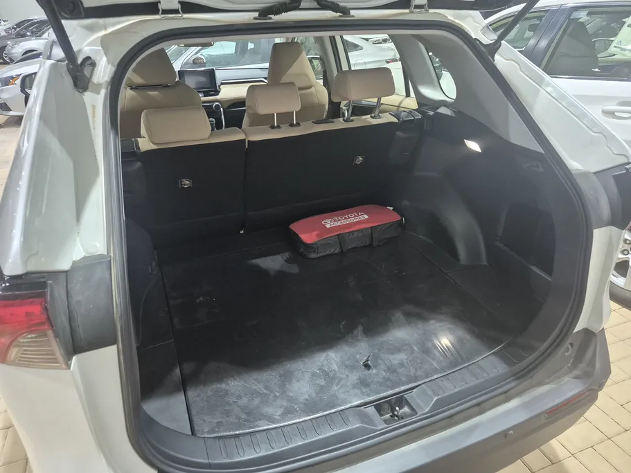 2024 Toyota RAV4 LE 