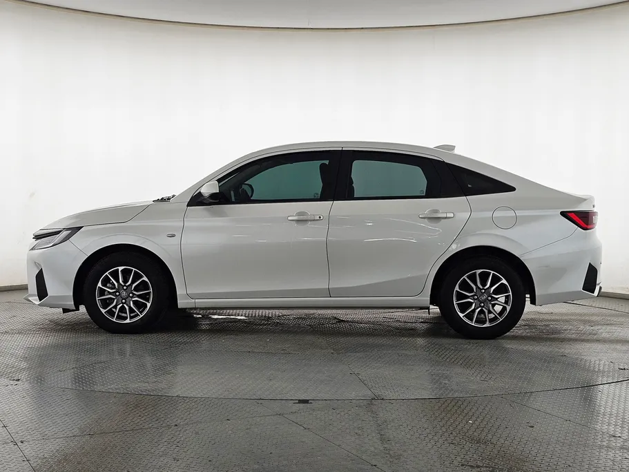 2024 Toyota Yaris  Y 