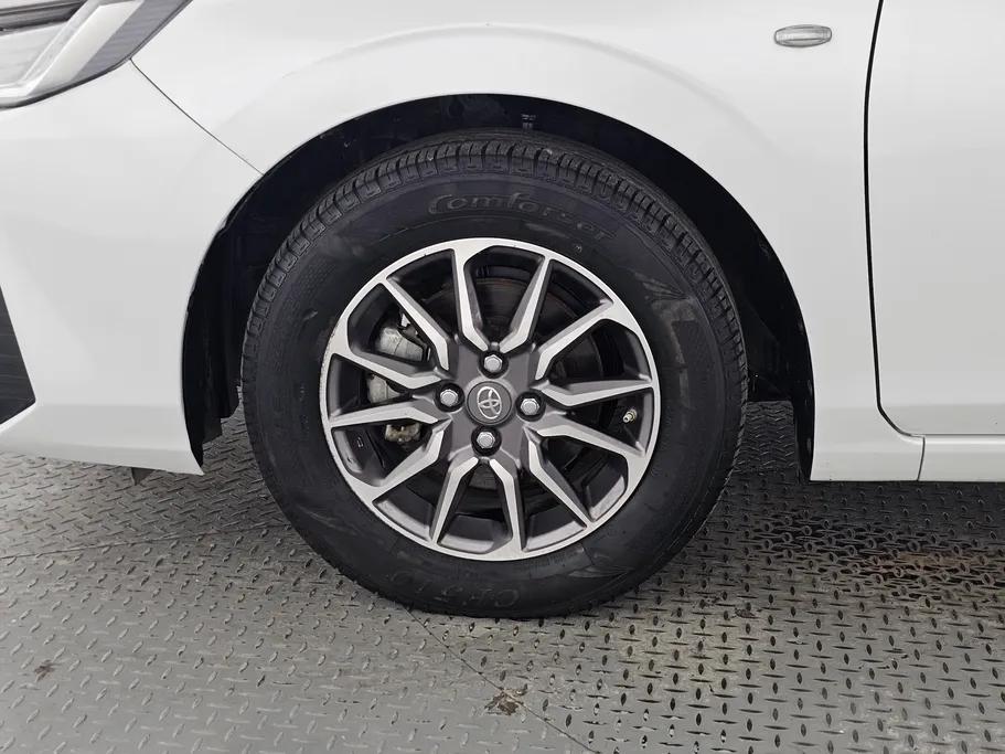 2024 Toyota Yaris  Y 