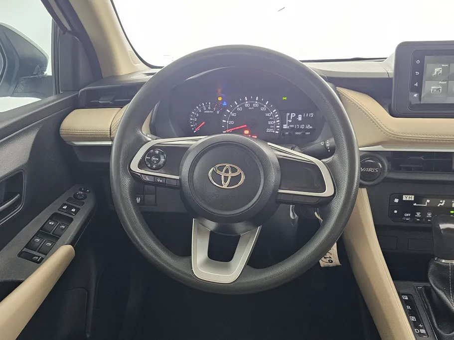 2024 Toyota Yaris  Y 