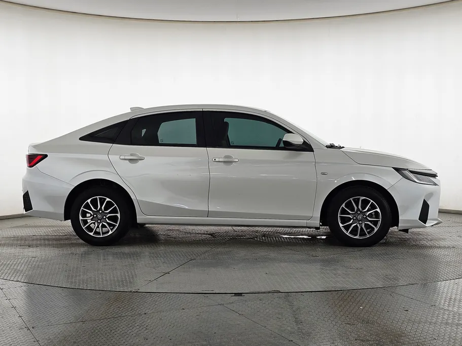 2024 Toyota Yaris  Y 