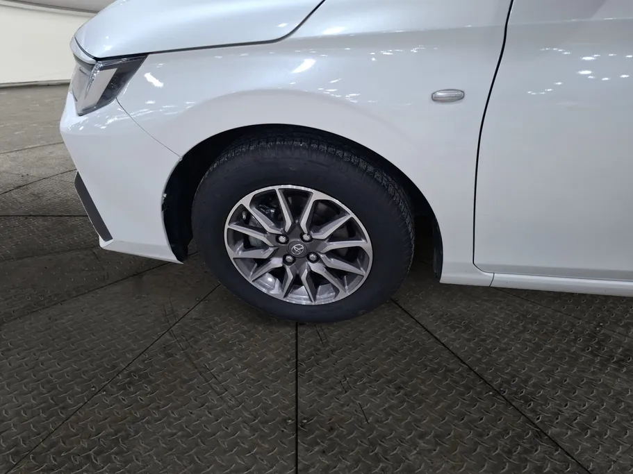 2024 Toyota Yaris  Y 
