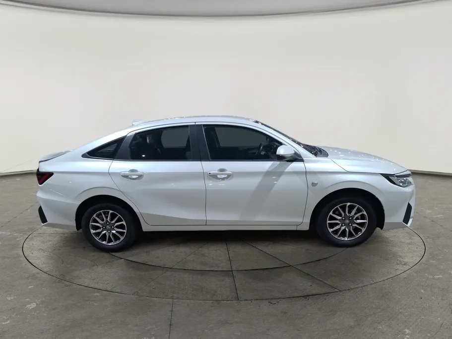 2024 Toyota Yaris  Y 