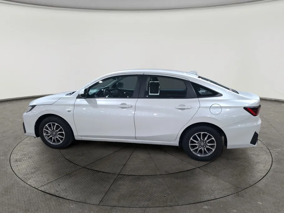 2024 Toyota Yaris  Y 