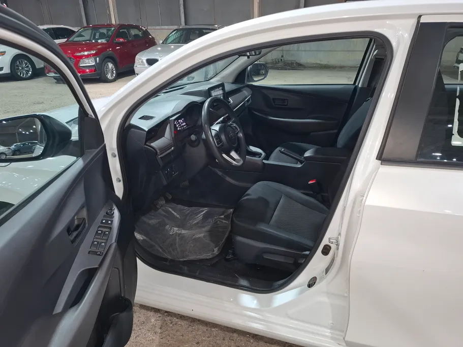 2024 Toyota Yaris  Y 