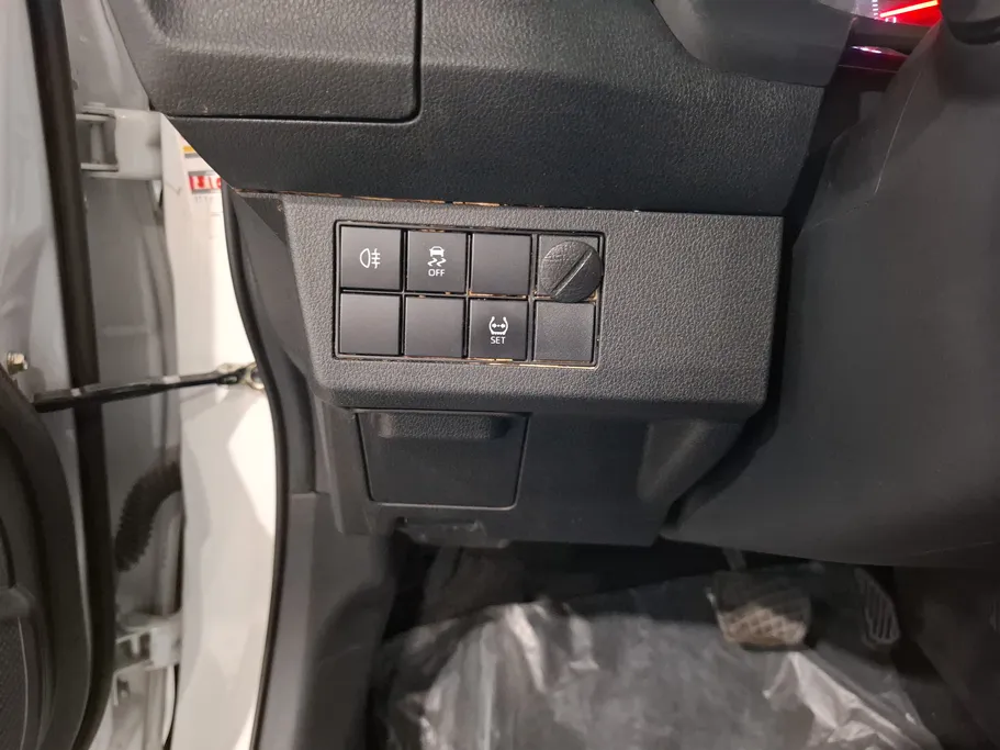 2024 Toyota Yaris  Y 